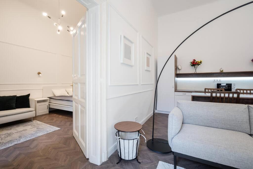 Stylish Apartment In The City Center Budapest Luaran gambar